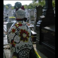 Cimetiere-07-passer-chat-Ricardo-a-main-gauche.jpg