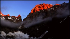 06h01-Haut-des-Ecrins-tout-rouge.JPG