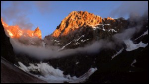 06h10-Ecrins+collier-nuage.JPG