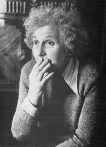 Denise Escande main-bouche