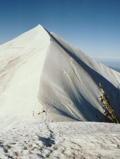 vue classique de l'arête qui monte au Dôme de Miage