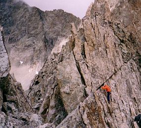 Descente Vallonet, Traversée d'un Gendarme