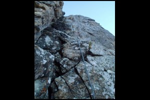 08h03-L4-Fissures-raides-noires+piton-5+.jpg