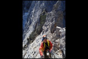 13h06-Denis-rappelle-devant-tour-croulante.jpg