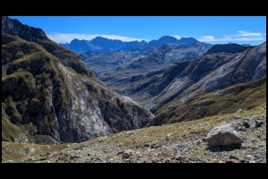 J1.12h48-Bellevue-sur-lac-du-seuil-grotte.jpg