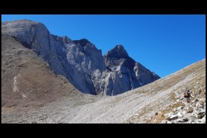 J1.13h48-Enfin.notre-Arete-derriere-Hourquette.jpg