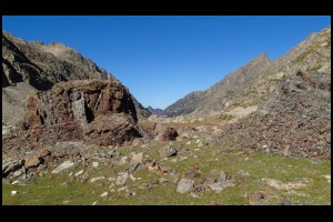 J1.16h06-Refuge-derriere-les-gros-blocs.jpg