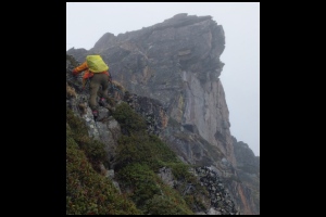 15h11-Grimpe-Veget-Samoth-veut-le-surplomb.jpg
