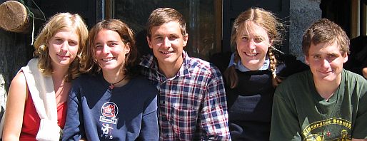 fratrie corpet sans Agnes devant Refuge Juan Ventosa