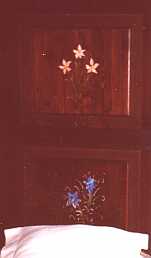 Fleur peintes tête de lit Hospital Benasque