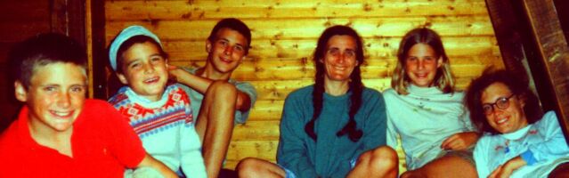 Raid-4, Rigolade au dortoir